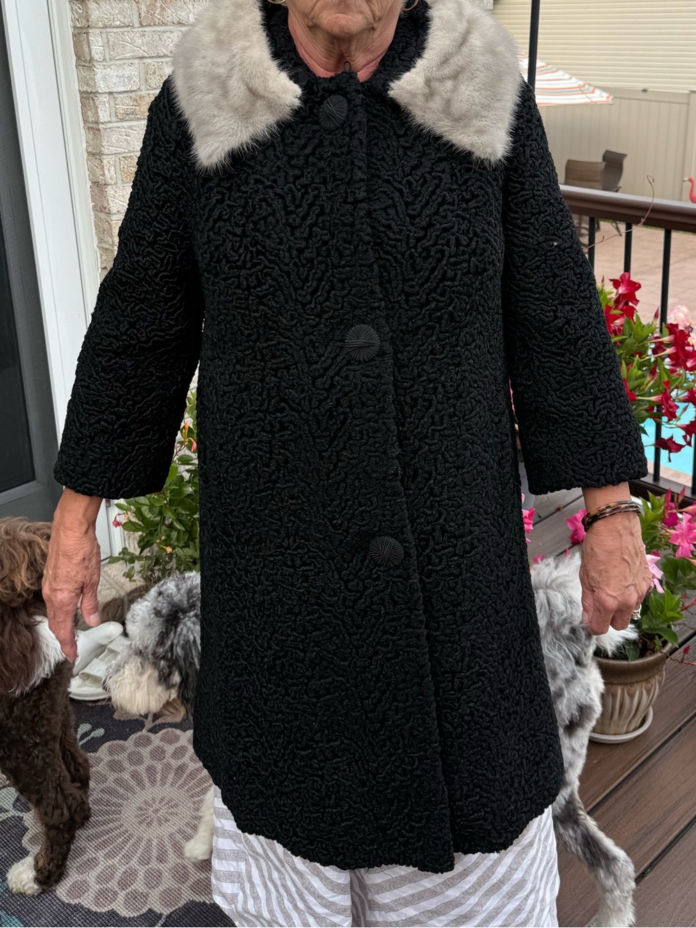 Vintage curly Persian lamb and wool coat in GREAT condition! Mink collar. - Picture 16 of 16